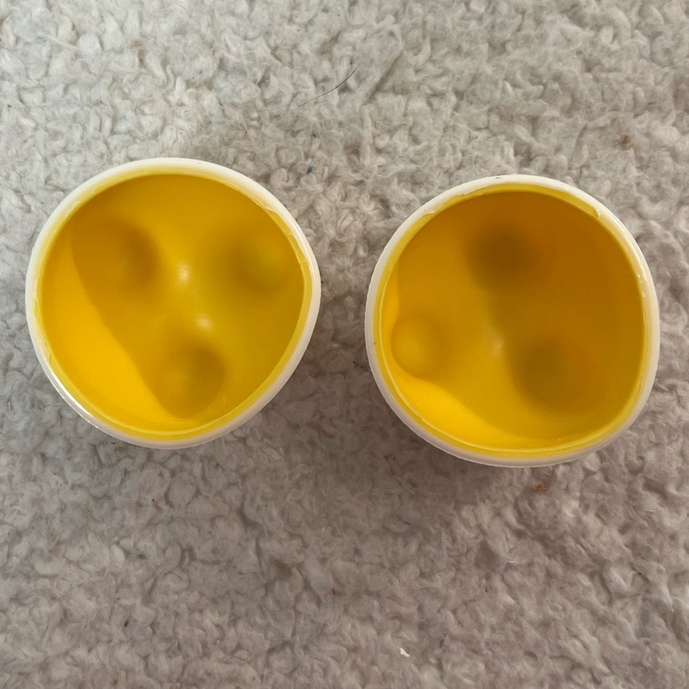 ☀️2/$14☀️Kikkerland Eggpants Egg Holder Set of Two - Picture 6 of 8